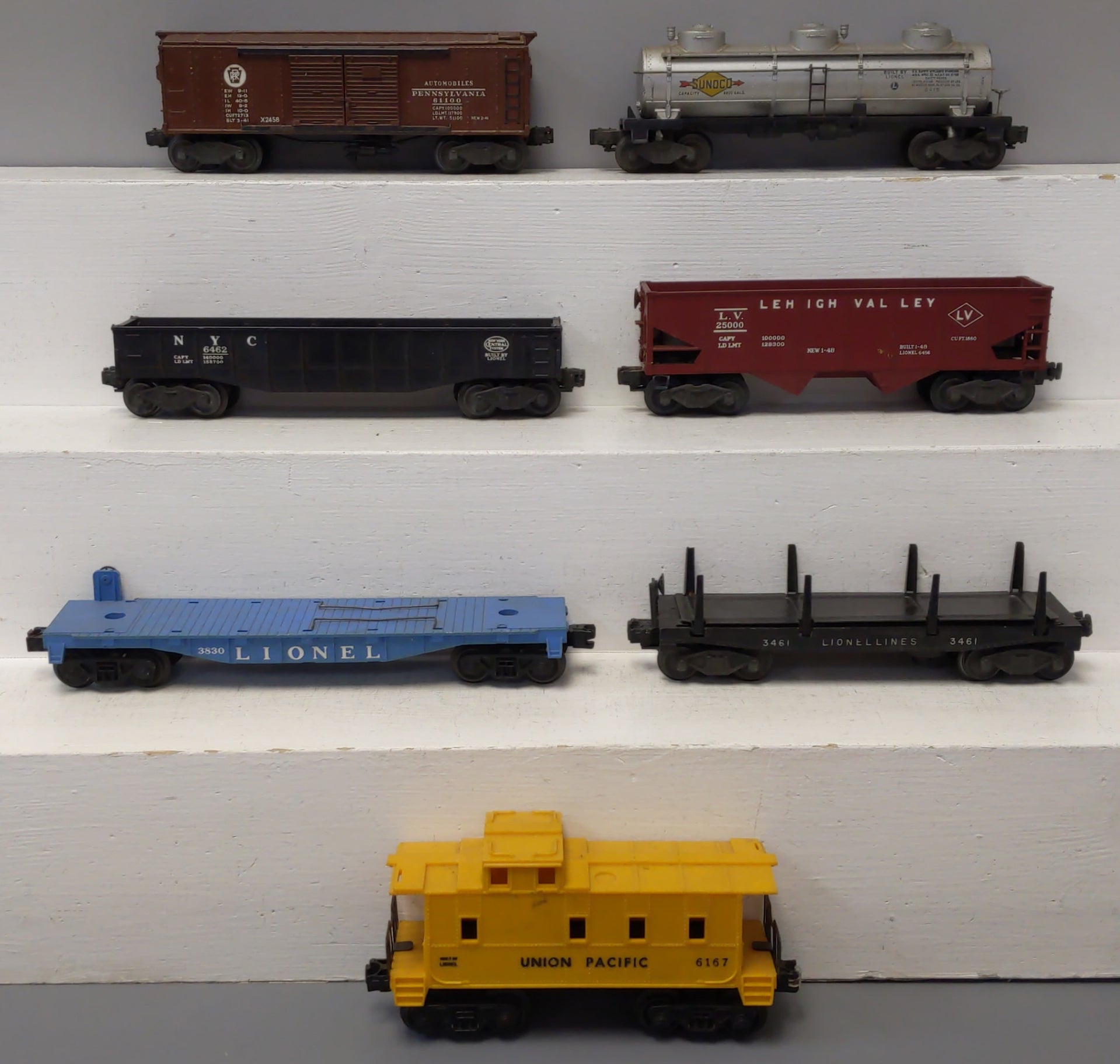 Vintage Lionel train set cars Baltimore and popular Ohio cars