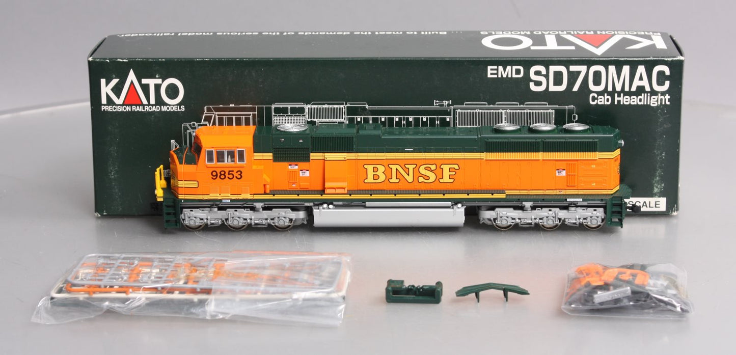 Kato 37-6404 HO BNSF Heritage ll EMD SD70MAC Diesel Locomotive #9853 EX/Box