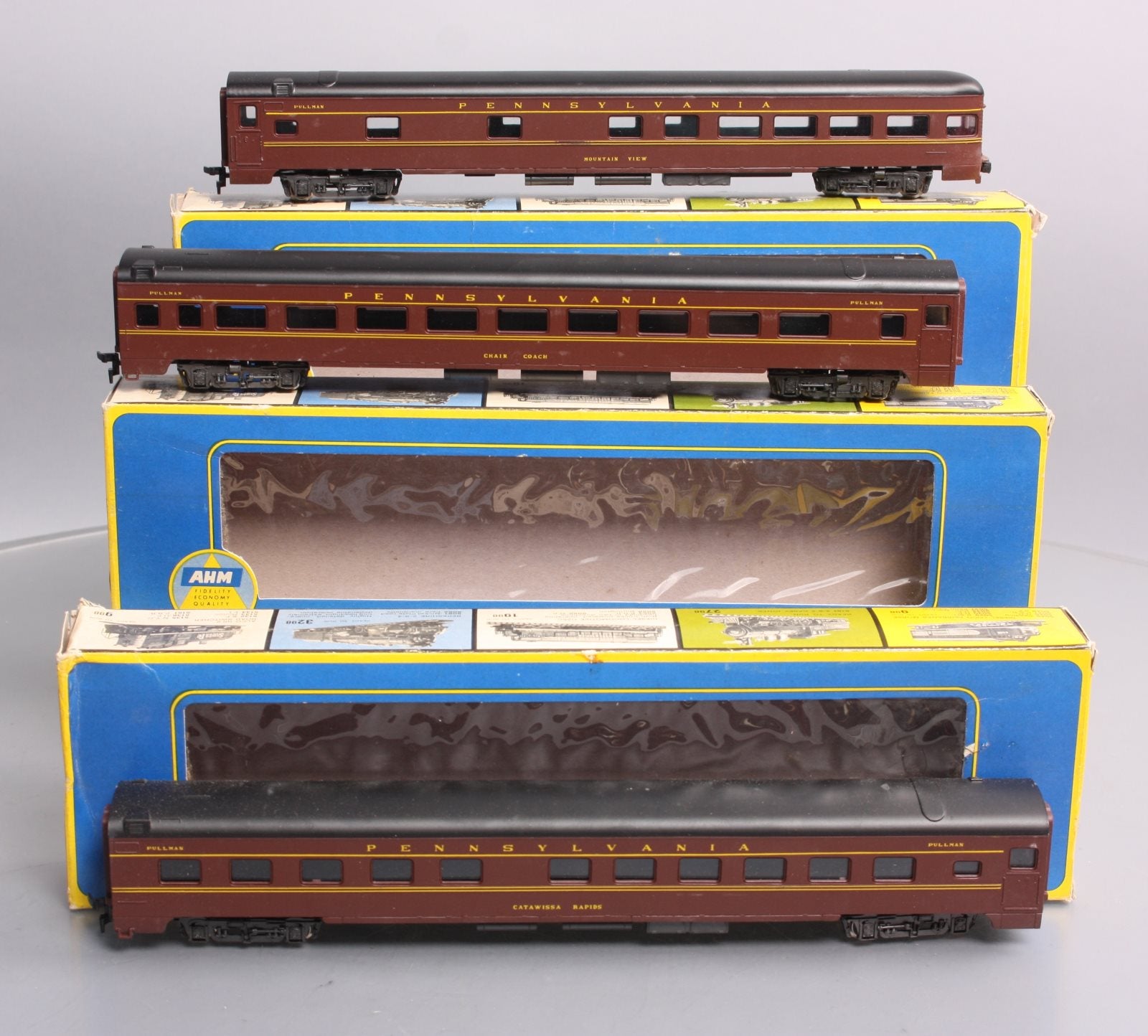 4 AHM HO Scale Pullman Passenger Cars (Various Road Names) selling w/Boxes (Read)