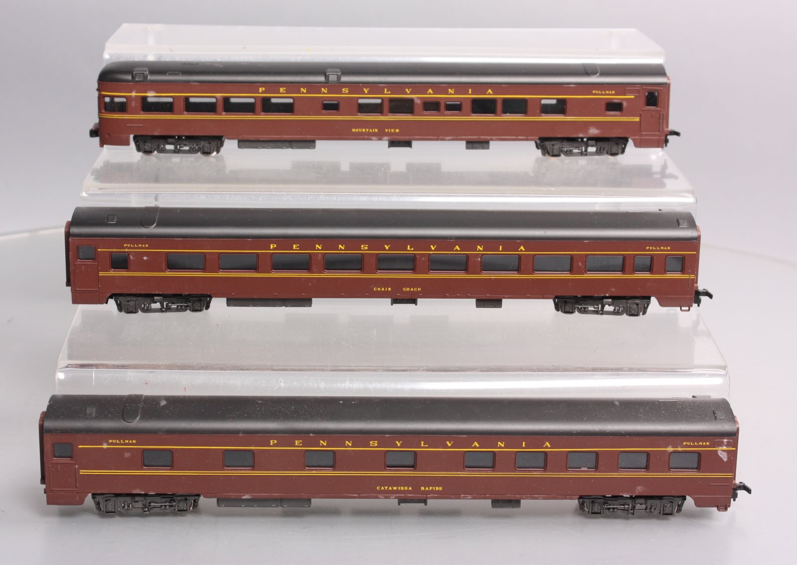 4 AHM popular HO Scale Pullman Passenger Cars (Various Road Names) w/Boxes (Read)