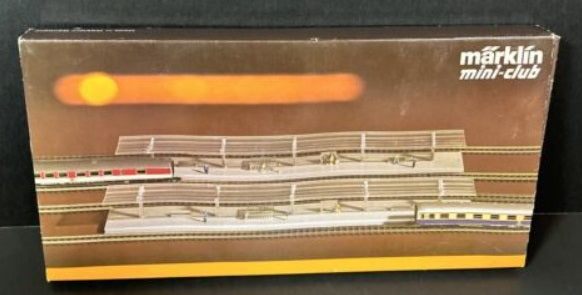 MARKLIN MINI outlets CLUB Z SCALE 8961 - 2 PLATFORM CONSTRUCTION SET