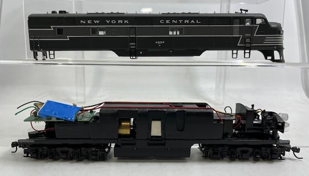 Proto 2000 21064 HO Scale New York Central Powered Diesel Locomotive #4009 w DCC VG/Box