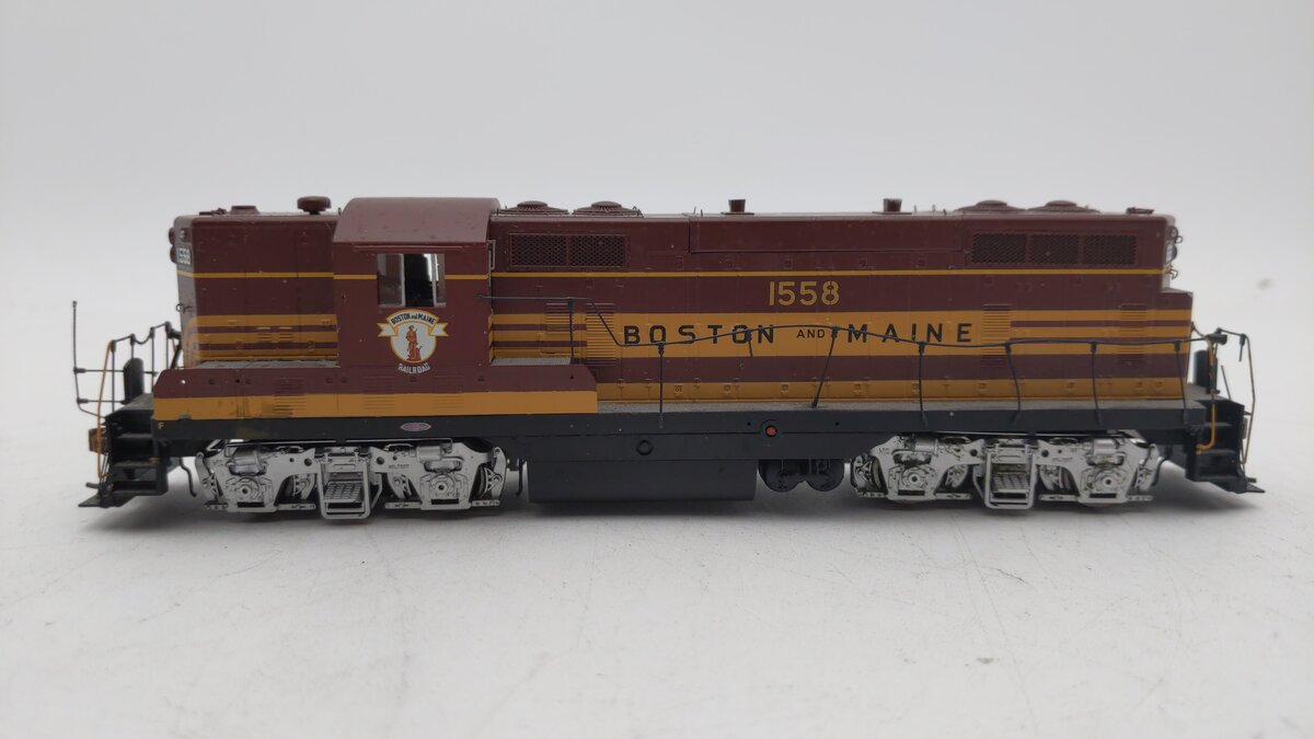 Athearn G62925 HO Boston and Maine GP7 with Hep, with DCC & Sound #1558 VG/Box