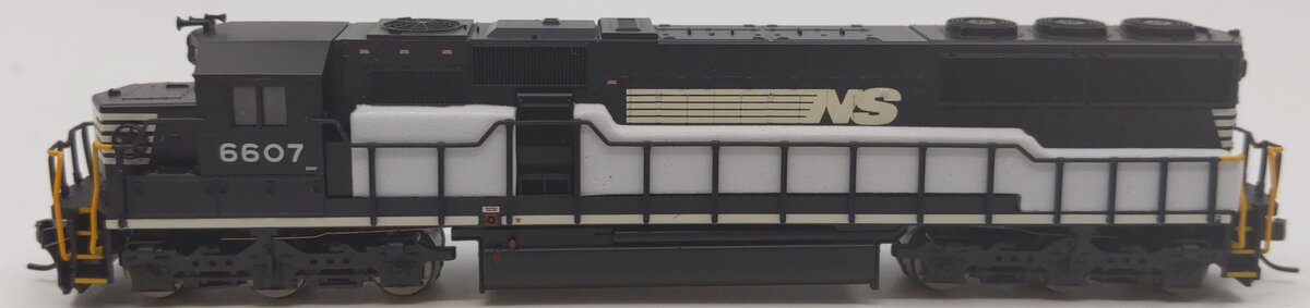 Atlas 49063 N Scale Norfolk Southern SD60 Diesel Locomotive #6607