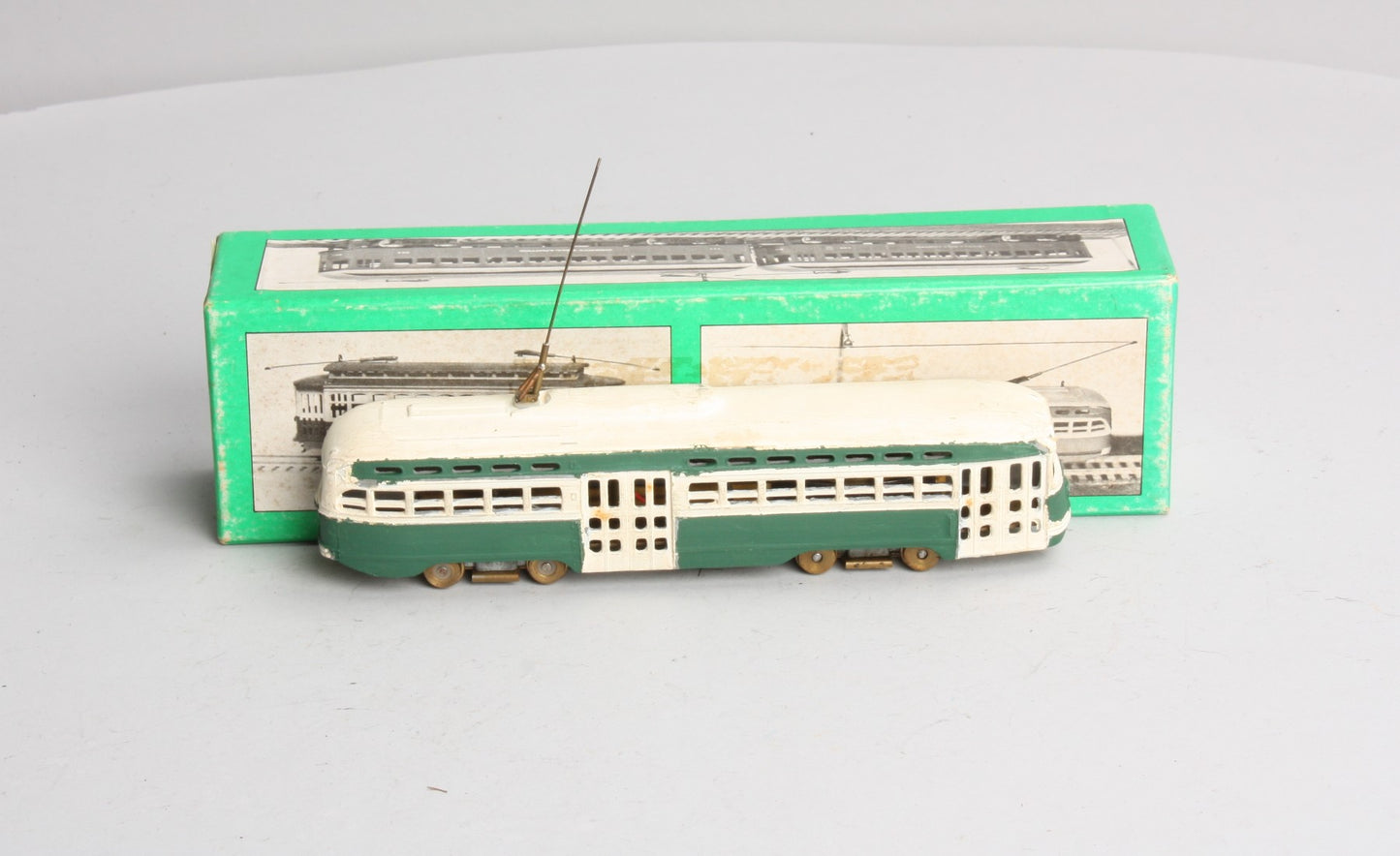 Bowser 125210 PCC Streamline Powered Trolley