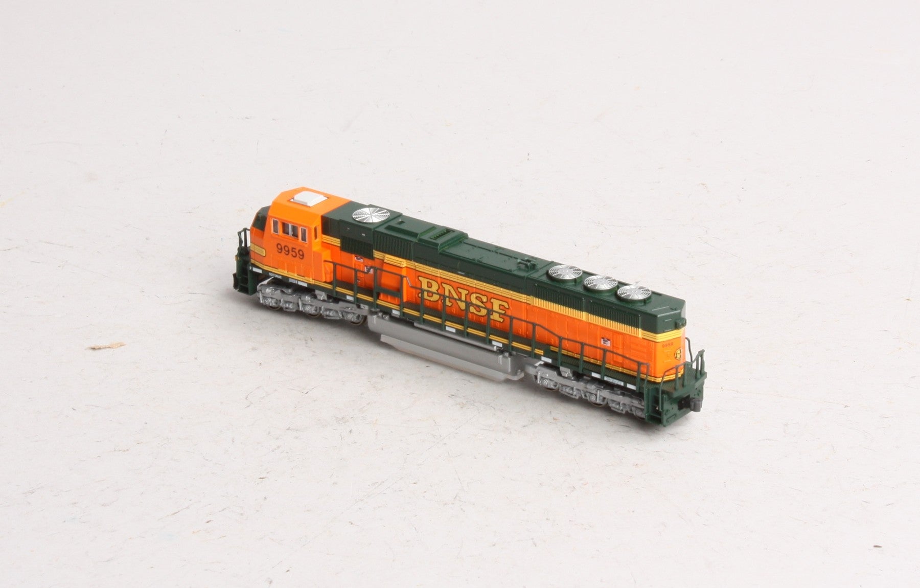 Kato 176-6402 N Scale BNSF SD-70 MAC Diesel Locomotive #9959