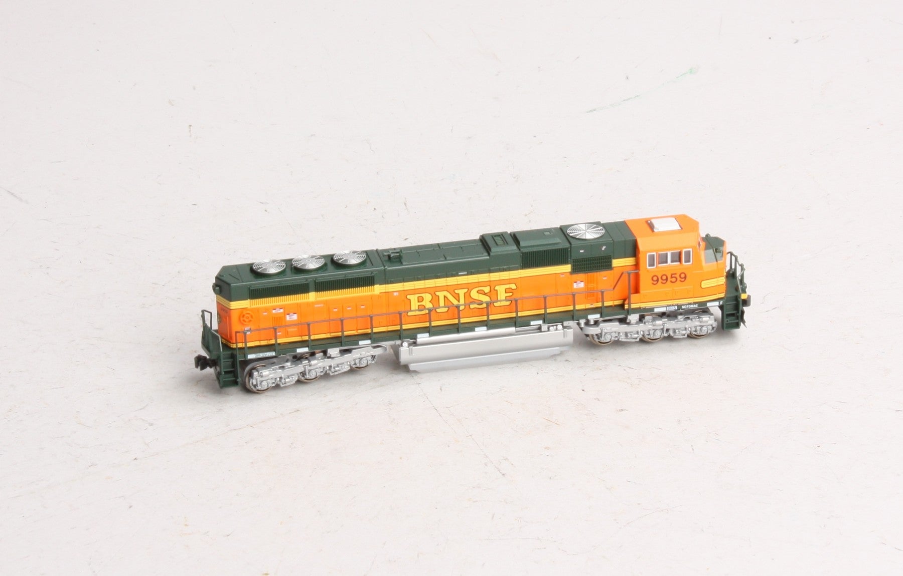 Kato 176-6402 N Scale BNSF SD-70 MAC Diesel Locomotive #9959