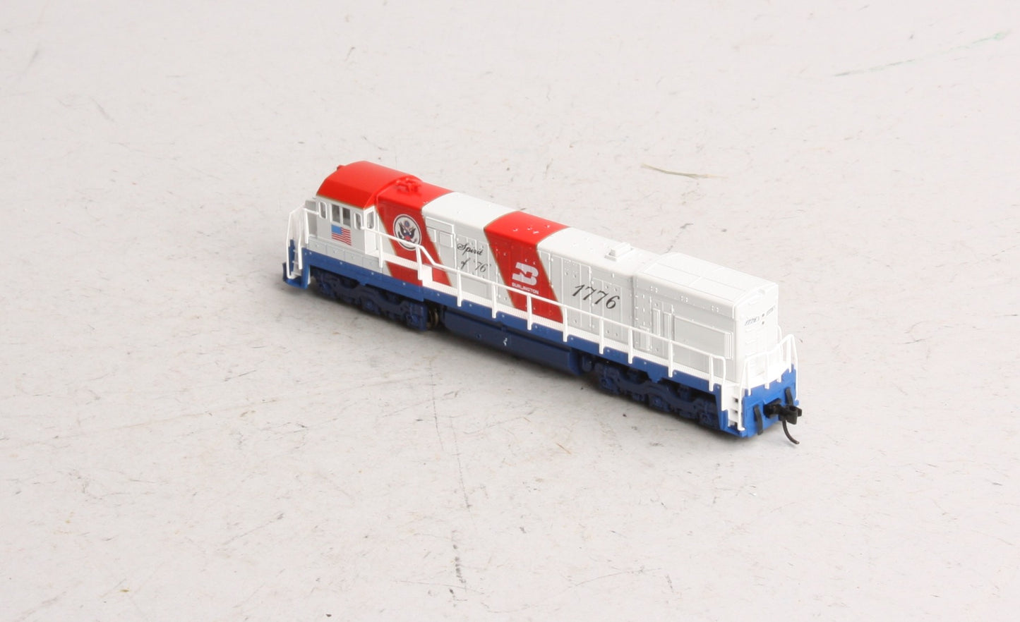 Kato 176-0937 N U30C BN #1776/Bicentennial Powered Diesel Locomotive