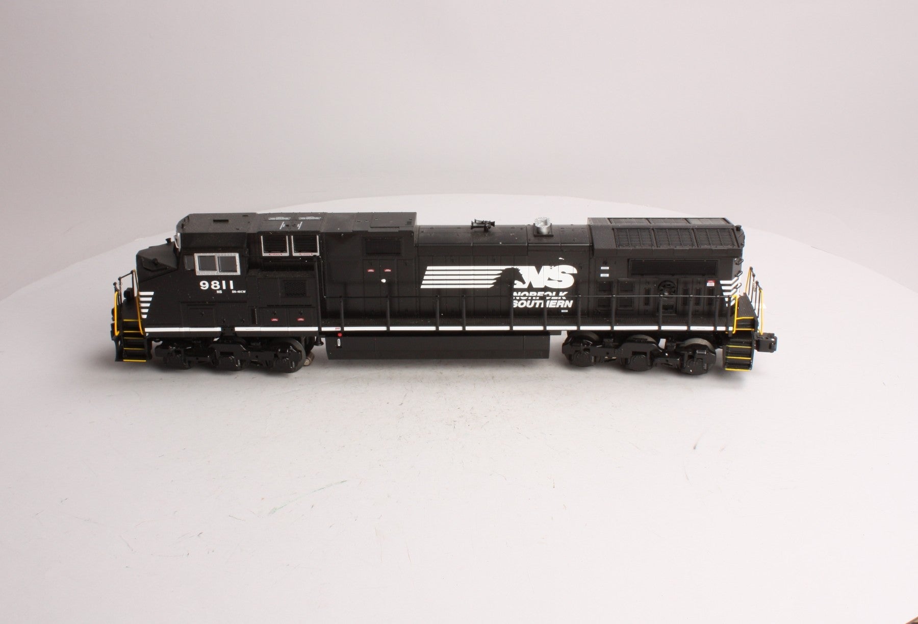 Lionel 6-28300 NS Dash 9 Non-Powered Diesel Locomotive #9811