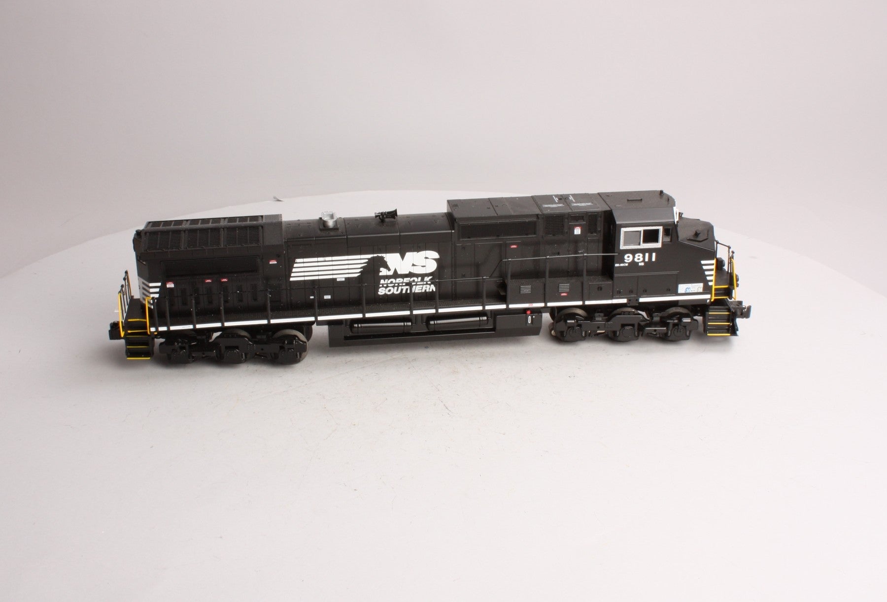 Lionel 6-28300 NS Dash 9 Non-Powered Diesel Locomotive #9811