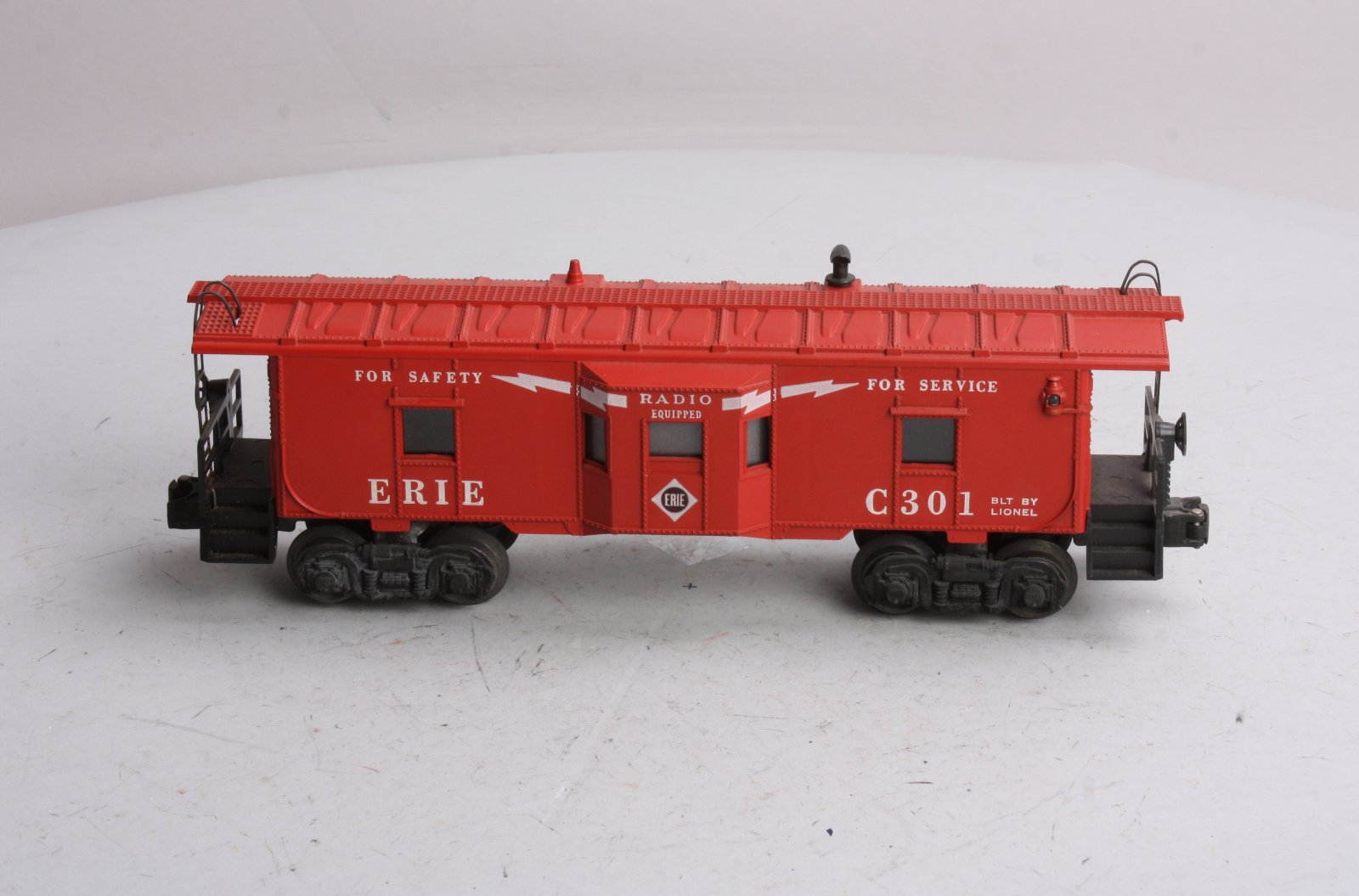 LIONEL POSTWAR on sale 6517 LIONEL LINES BAY WINDOW CABOOSE