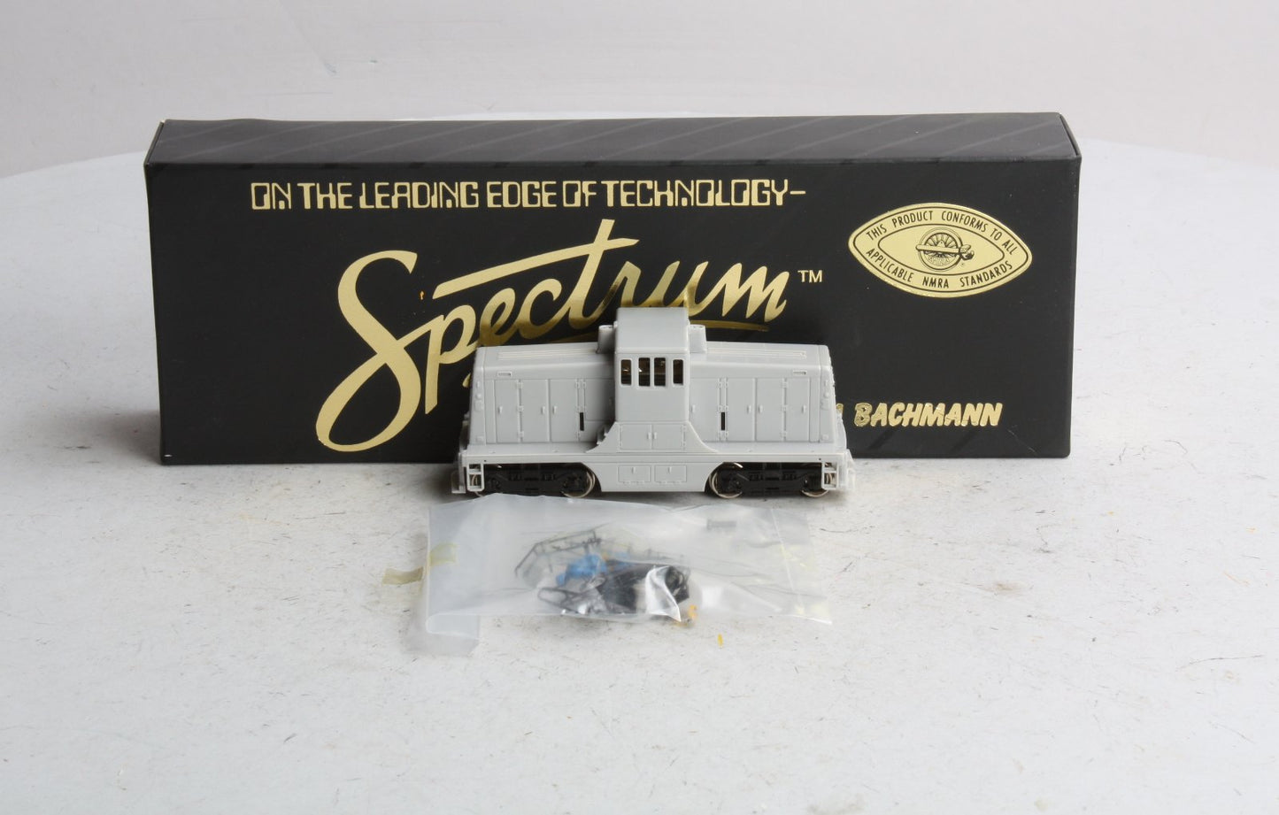 Bachmann 80001 HO Undecorated Spectrum GE 44 Ton Switcher