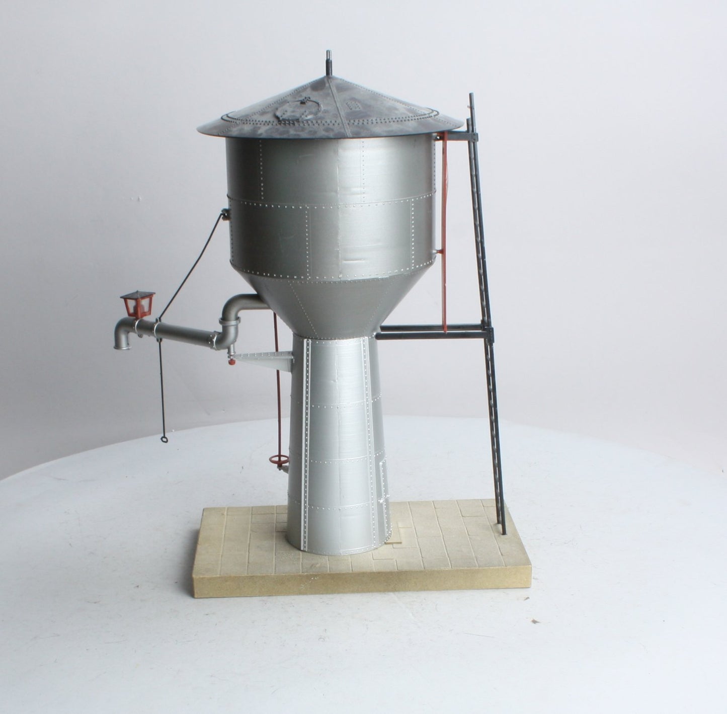 Pola 922 G Scale European Water Tower