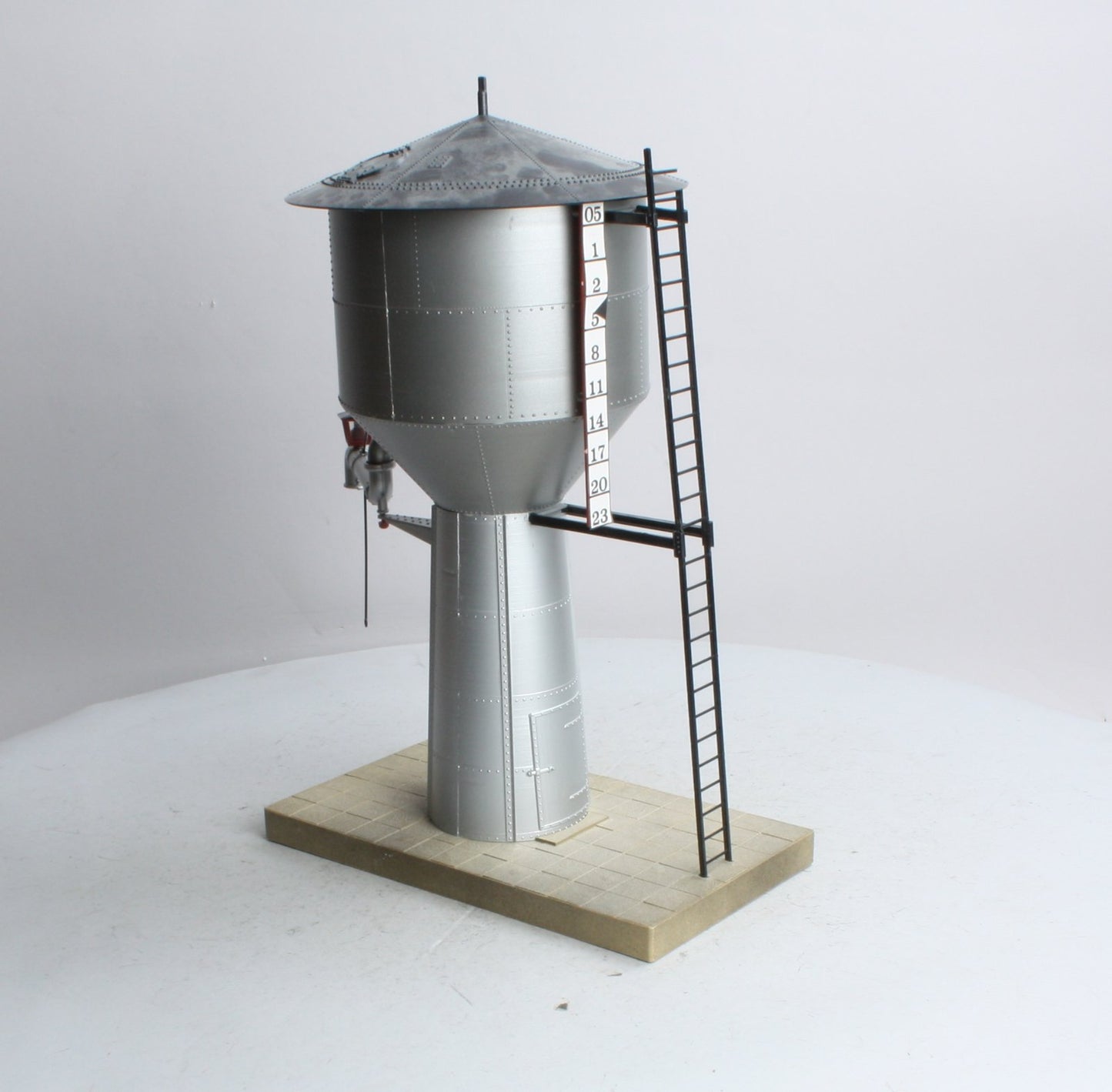 Pola 922 G Scale European Water Tower