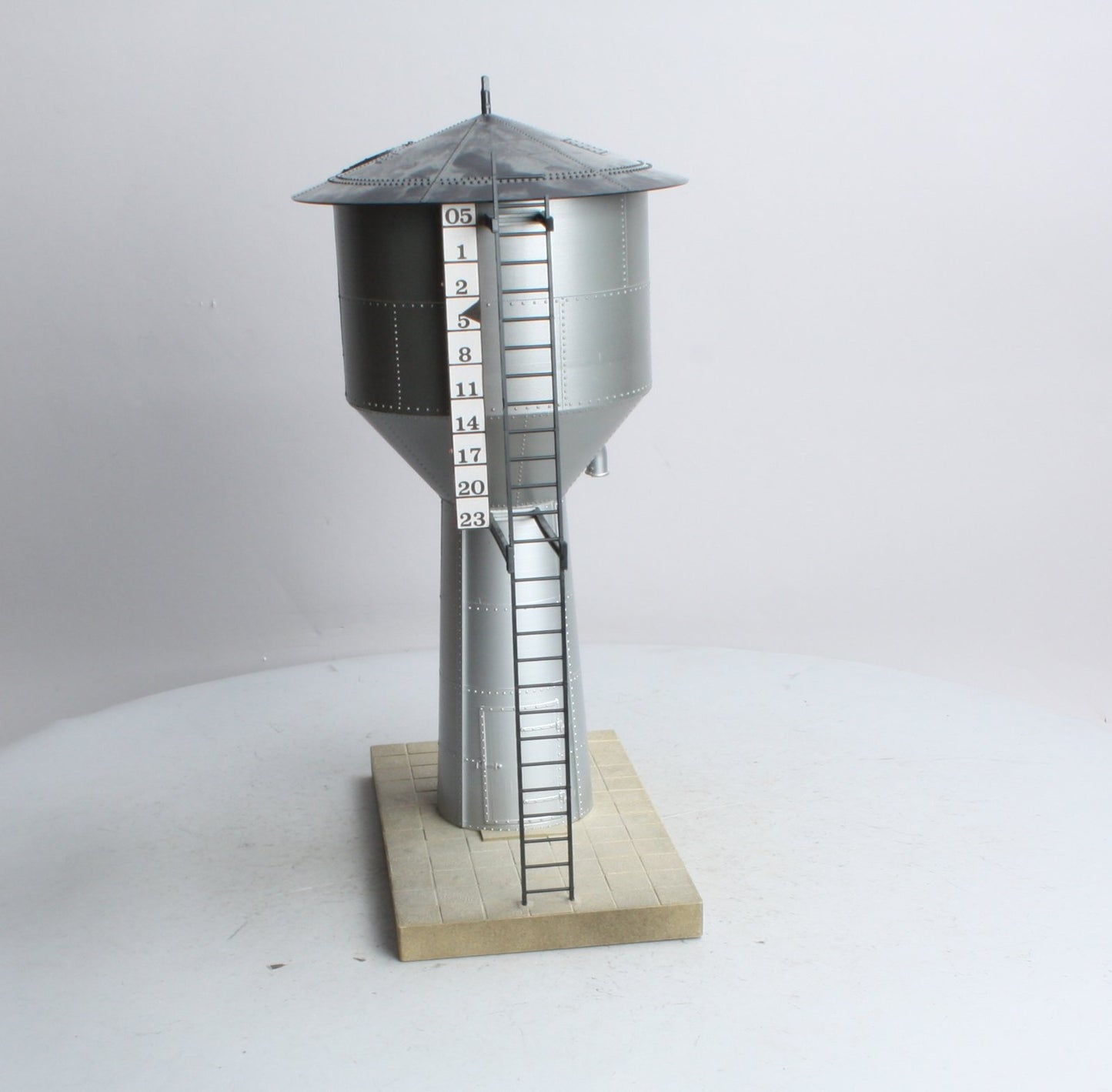 Pola 922 G Scale European Water Tower