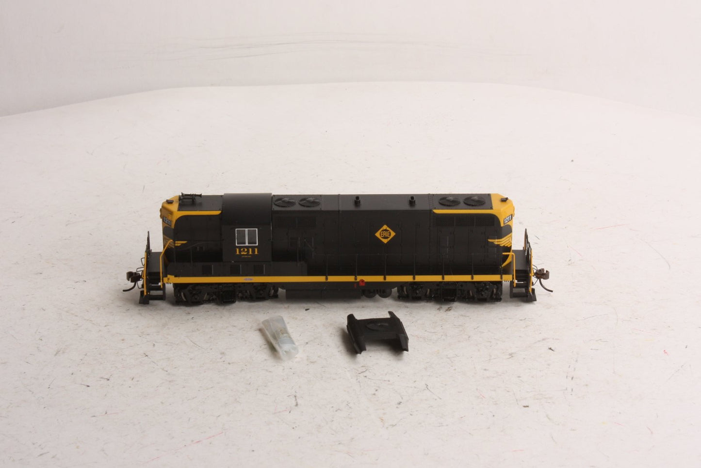 Bachmann 62411 Erie EMD GP-7 Diesel Locomotive #1211 w/DCC