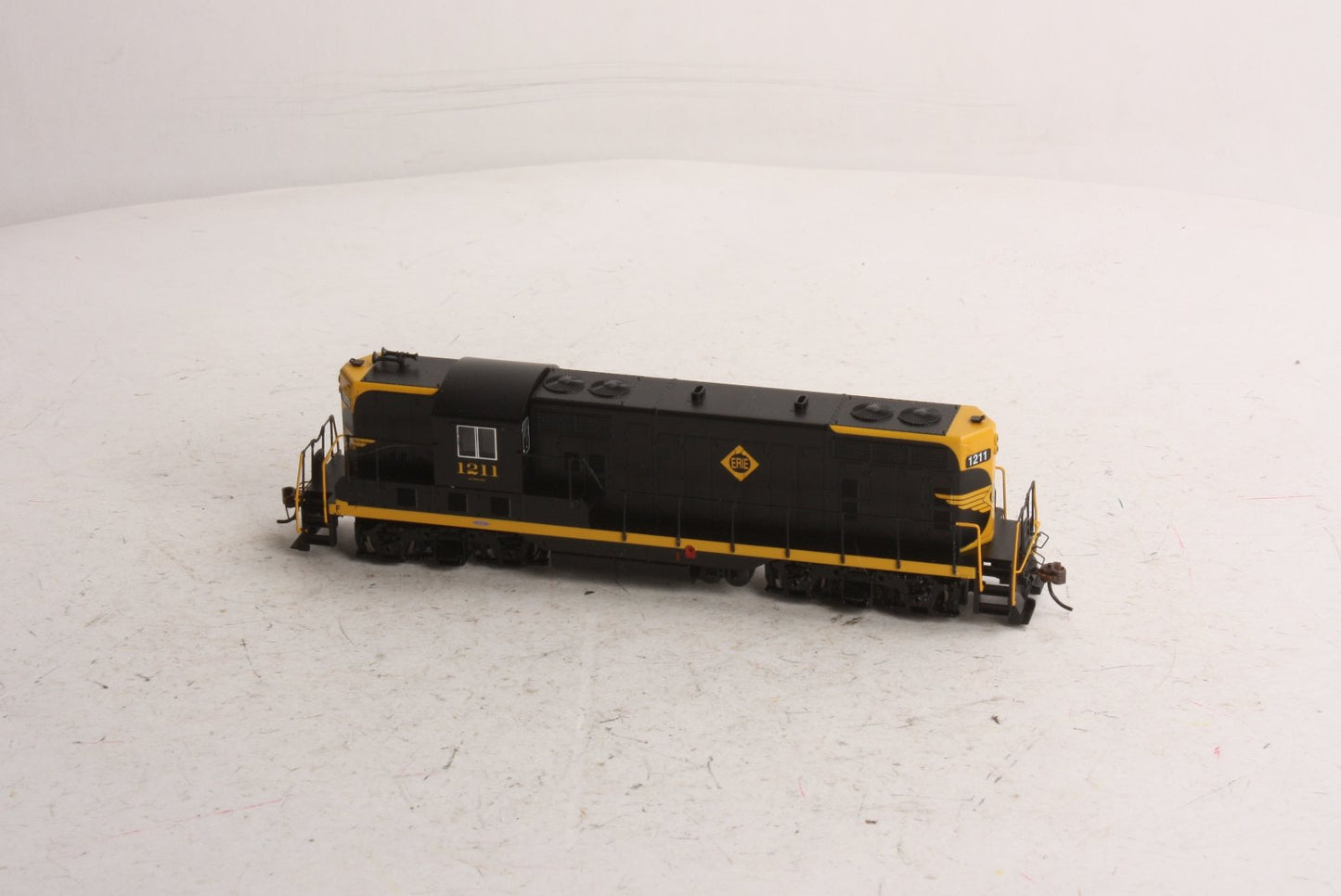 Bachmann 62411 Erie EMD GP-7 Diesel Locomotive #1211 w/DCC