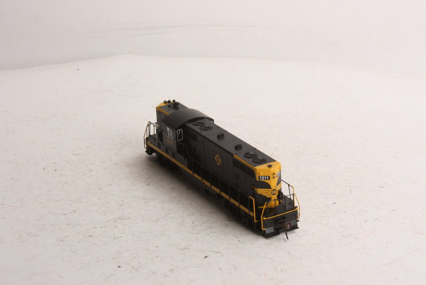 Bachmann 62411 Erie EMD GP-7 Diesel Locomotive #1211 w/DCC