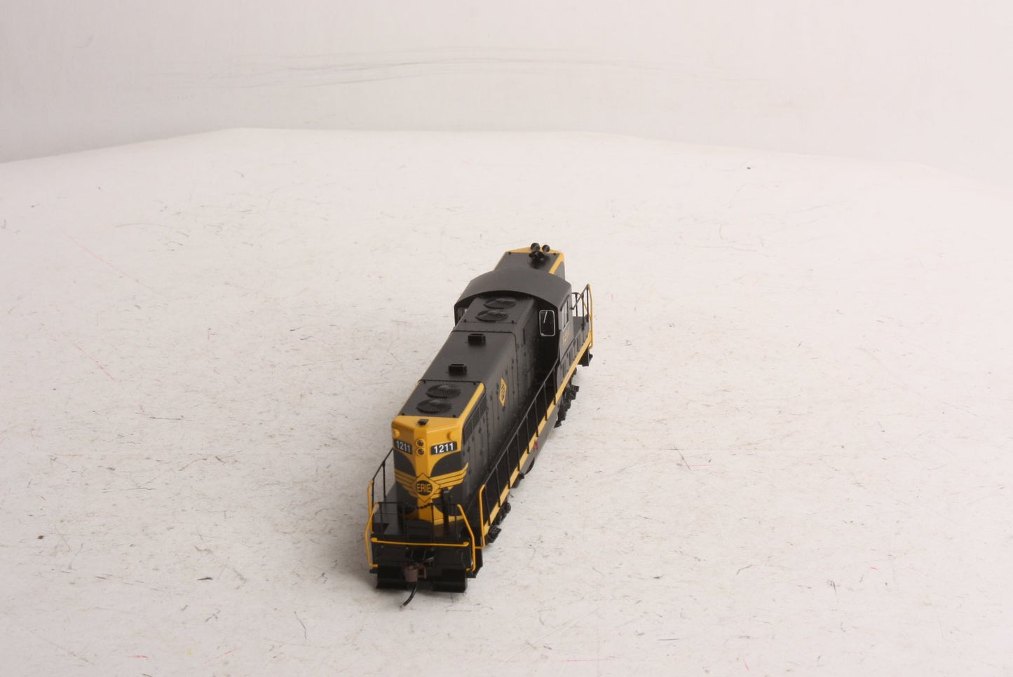 Bachmann 62411 Erie EMD GP-7 Diesel Locomotive #1211 w/DCC