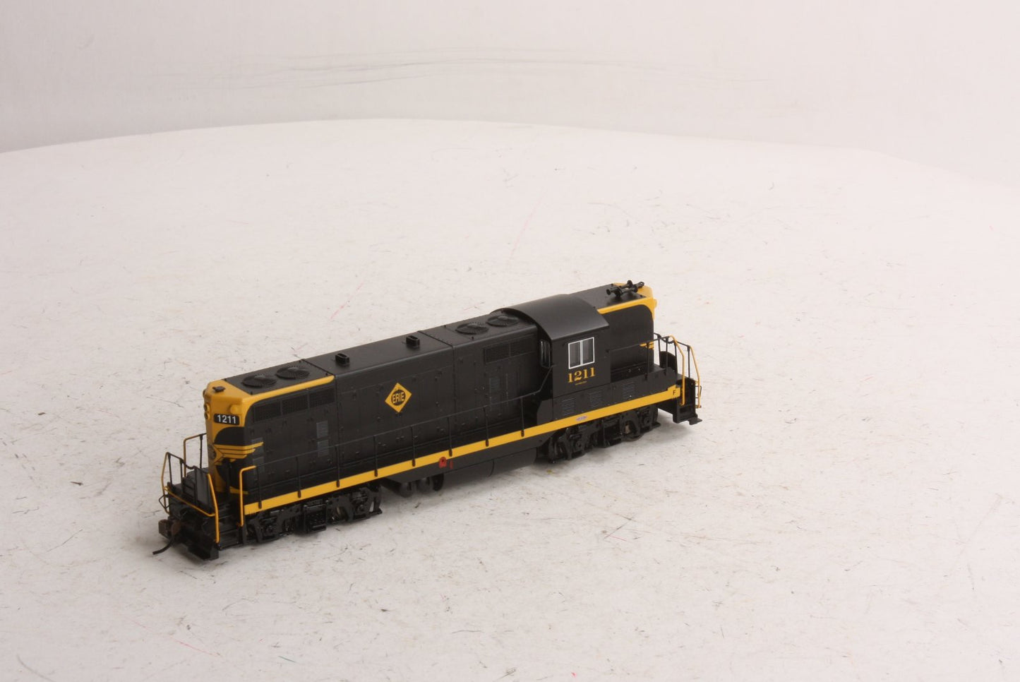 Bachmann 62411 Erie EMD GP-7 Diesel Locomotive #1211 w/DCC