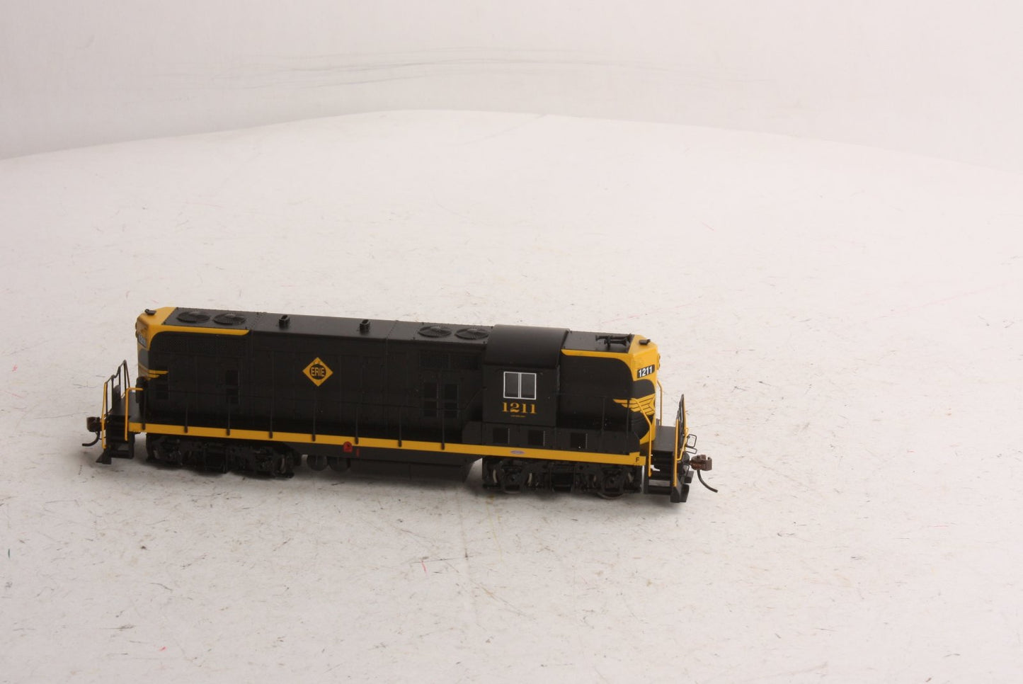 Bachmann 62411 Erie EMD GP-7 Diesel Locomotive #1211 w/DCC