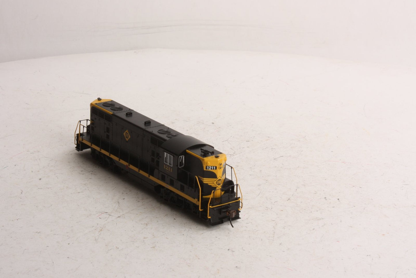 Bachmann 62411 Erie EMD GP-7 Diesel Locomotive #1211 w/DCC