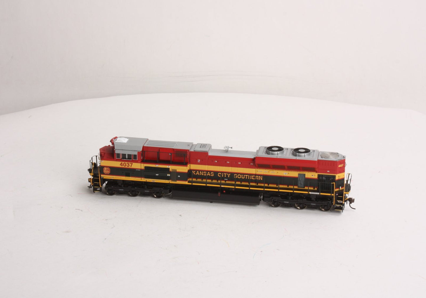 Athearn G68616 HO KCS SD70ACe Diesel Locomotive with DCC & Sound #4037