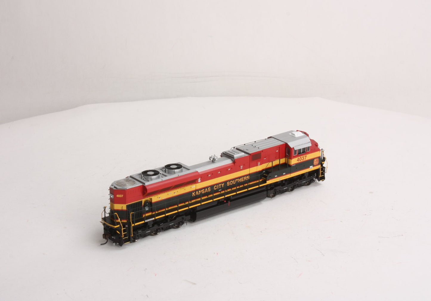 Athearn G68616 HO KCS SD70ACe Diesel Locomotive with DCC & Sound #4037