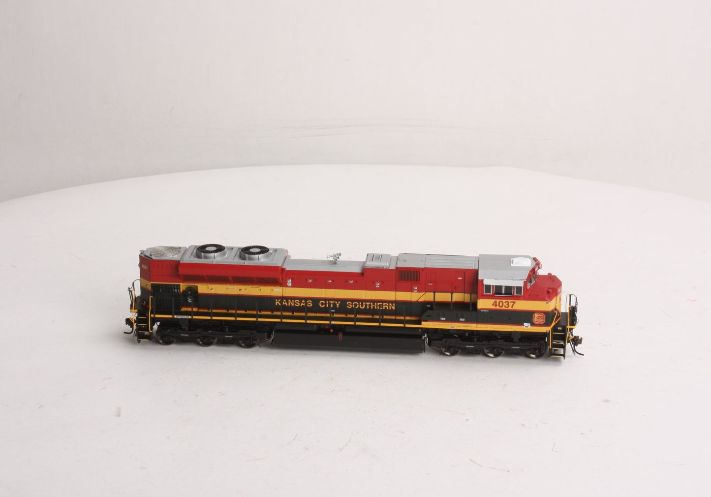 Athearn G68616 HO KCS SD70ACe Diesel Locomotive with DCC & Sound #4037