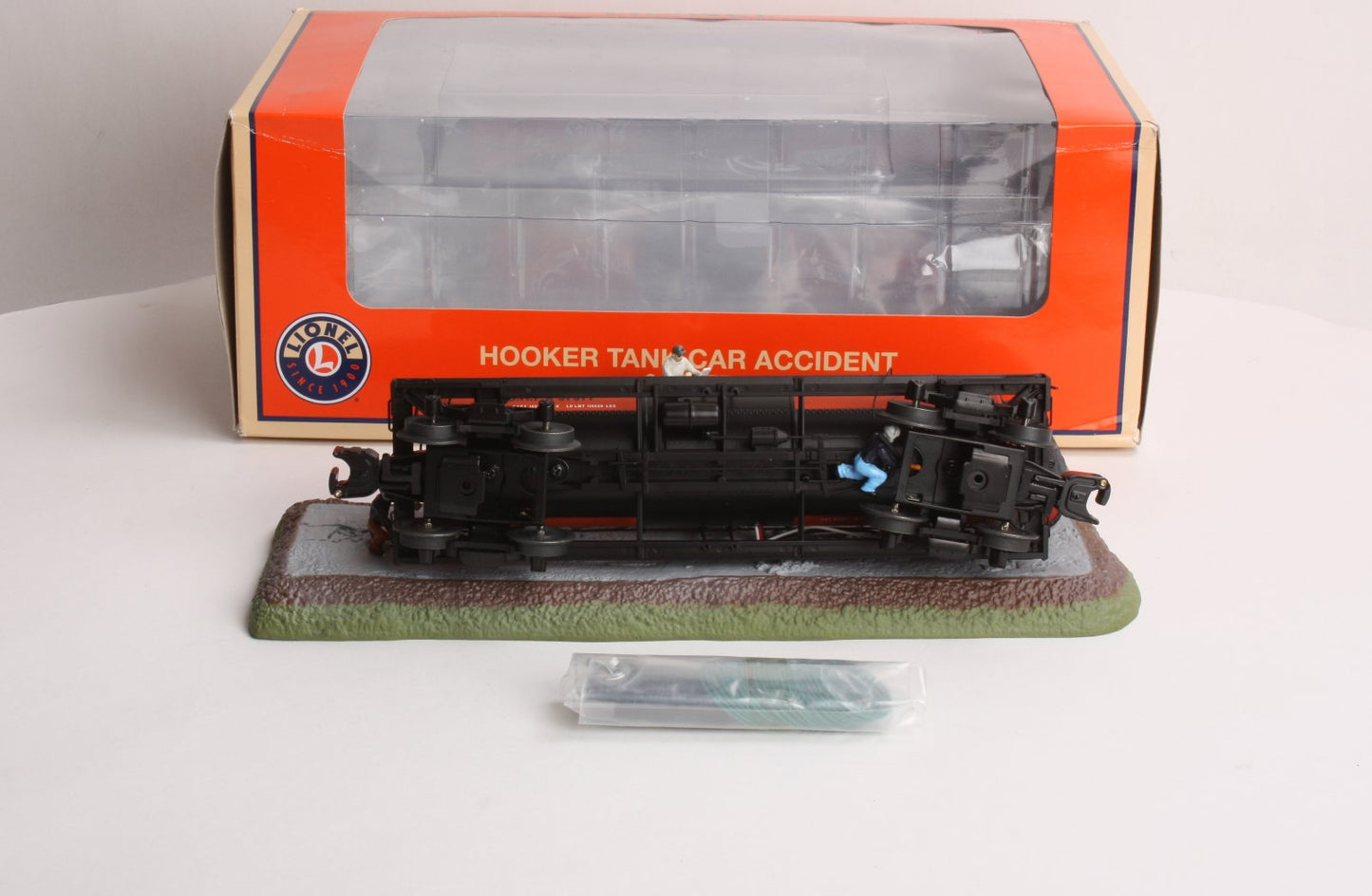 Lionel 6-37977 O Hooker Tank Car Accident