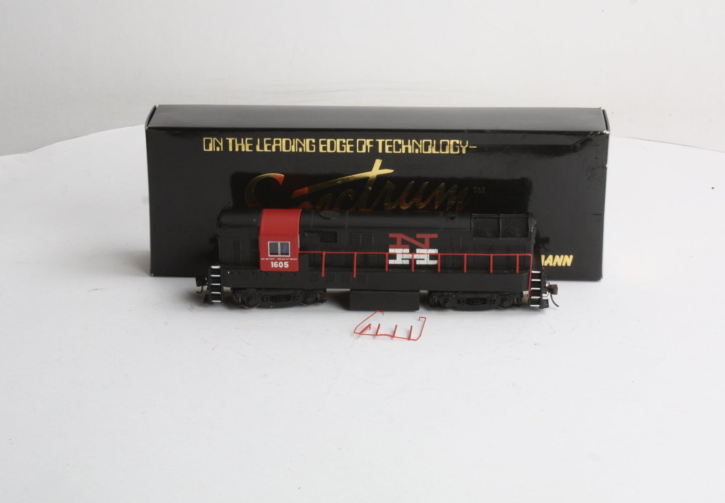 Bachmann 81228 HO Scale New Haven H16-44 Trainmaster Diesel Locomotive #1605