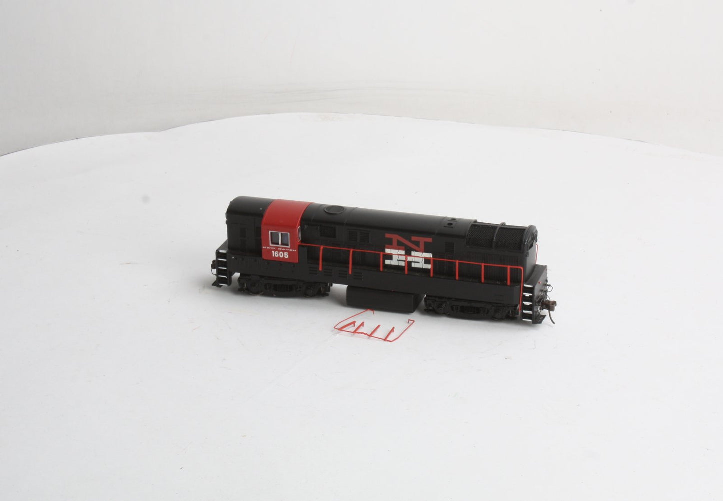 Bachmann 81228 HO Scale New Haven H16-44 Trainmaster Diesel Locomotive #1605