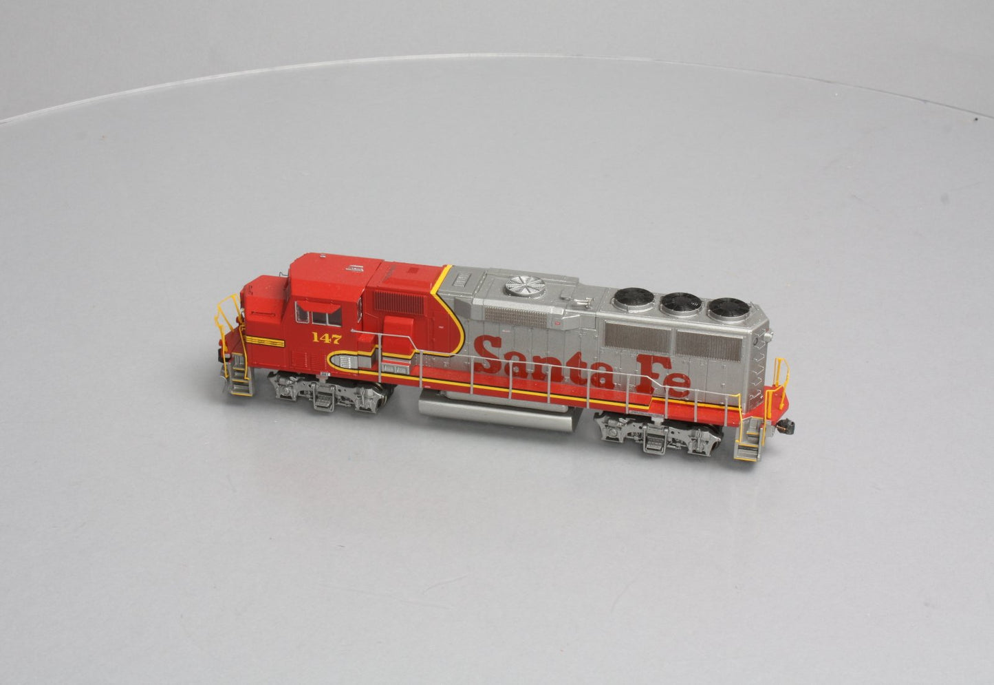 Athearn 88847 HO Scale Santa Fe GP60M Diesel Locomotive #147