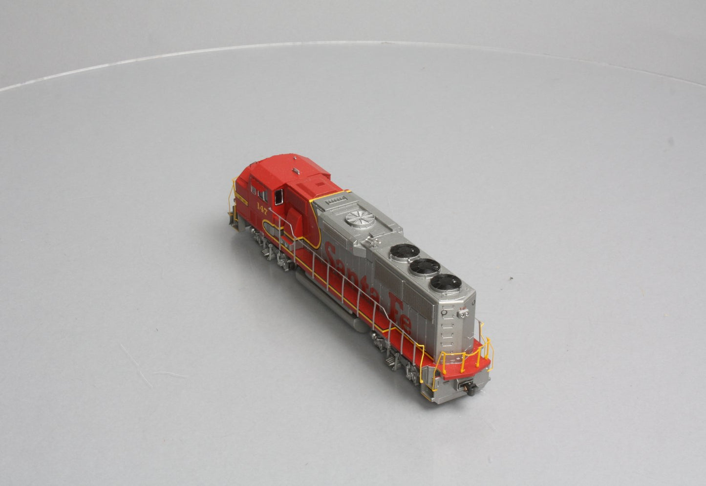 Athearn 88847 HO Scale Santa Fe GP60M Diesel Locomotive #147