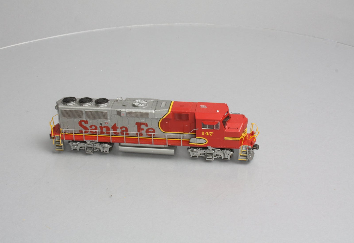 Athearn 88847 HO Scale Santa Fe GP60M Diesel Locomotive #147