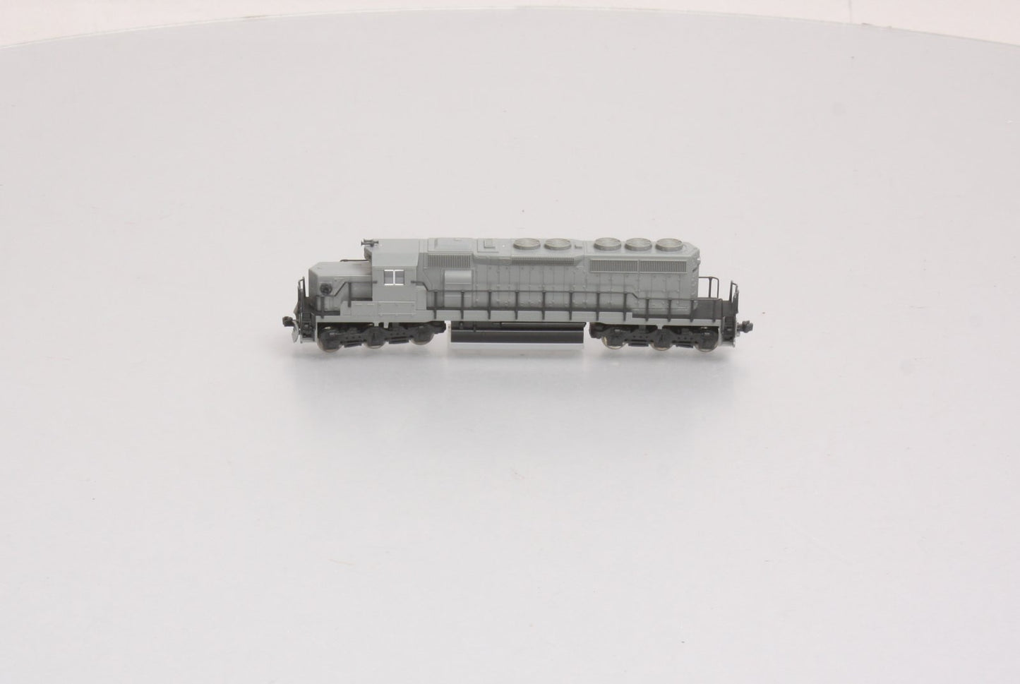 Kato 176-4900 N Scale Undecorated SD40-2 "Snoot Nose" Diesel Locomotive