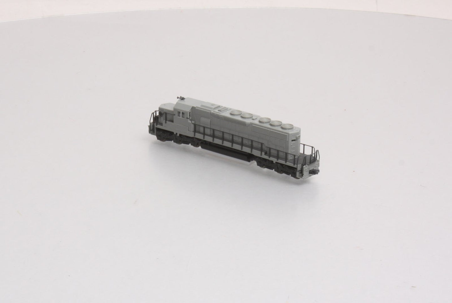 Kato 176-4900 N Scale Undecorated SD40-2 "Snoot Nose" Diesel Locomotive