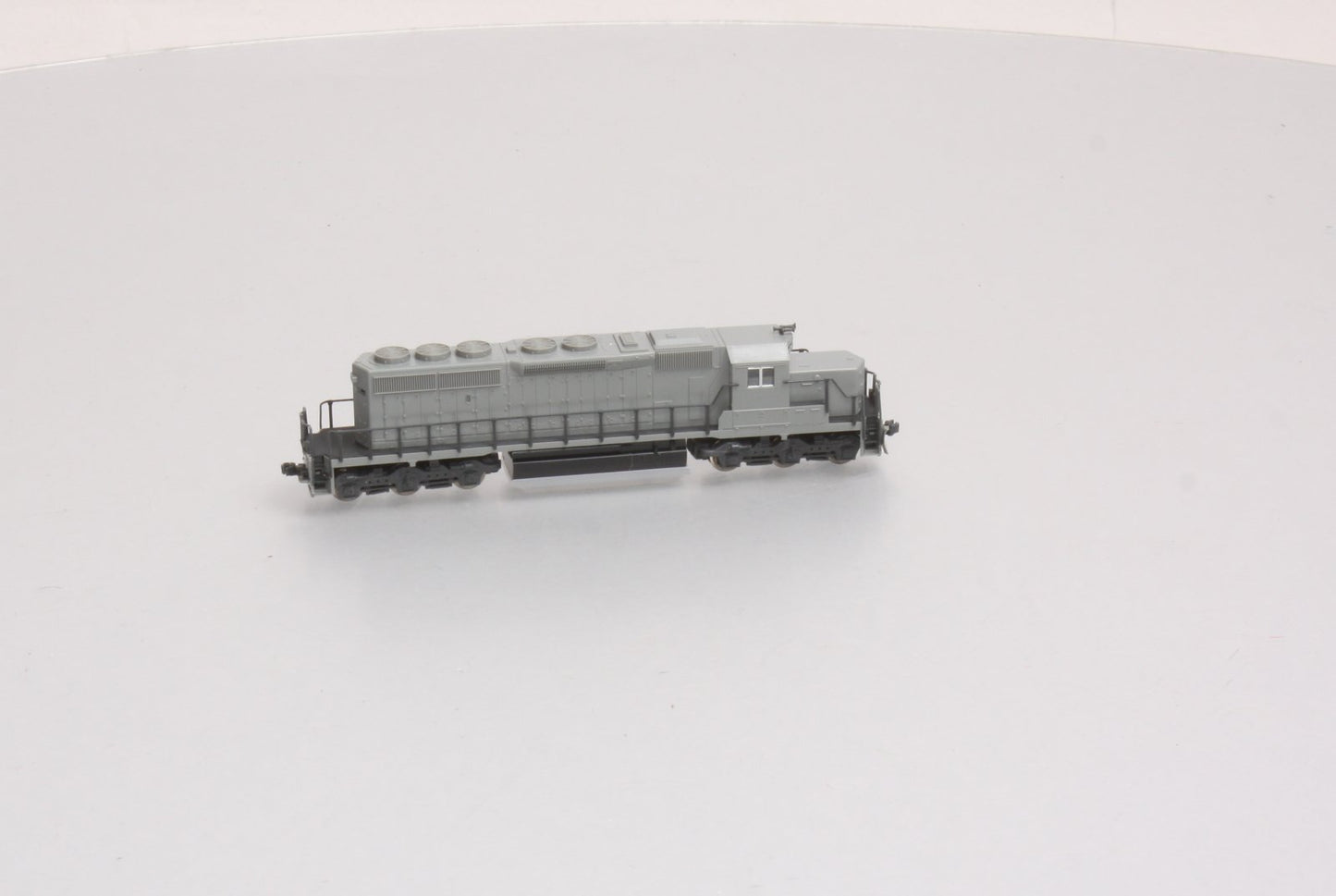 Kato 176-4900 N Scale Undecorated SD40-2 "Snoot Nose" Diesel Locomotive