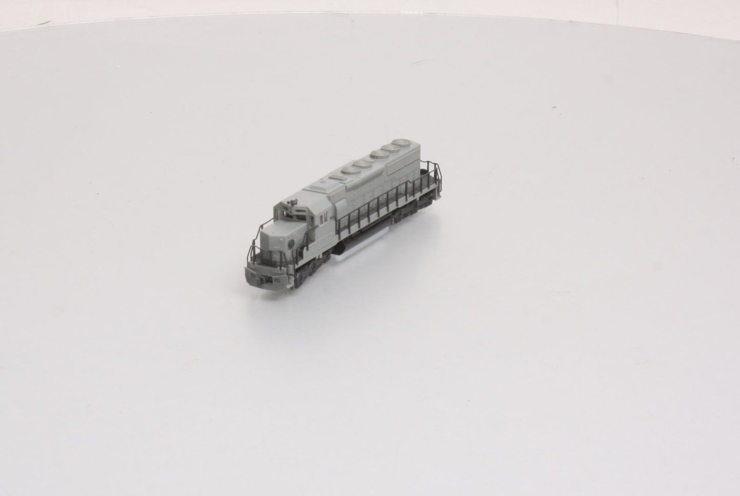 Kato 176-4900 N Scale Undecorated SD40-2 "Snoot Nose" Diesel Locomotive