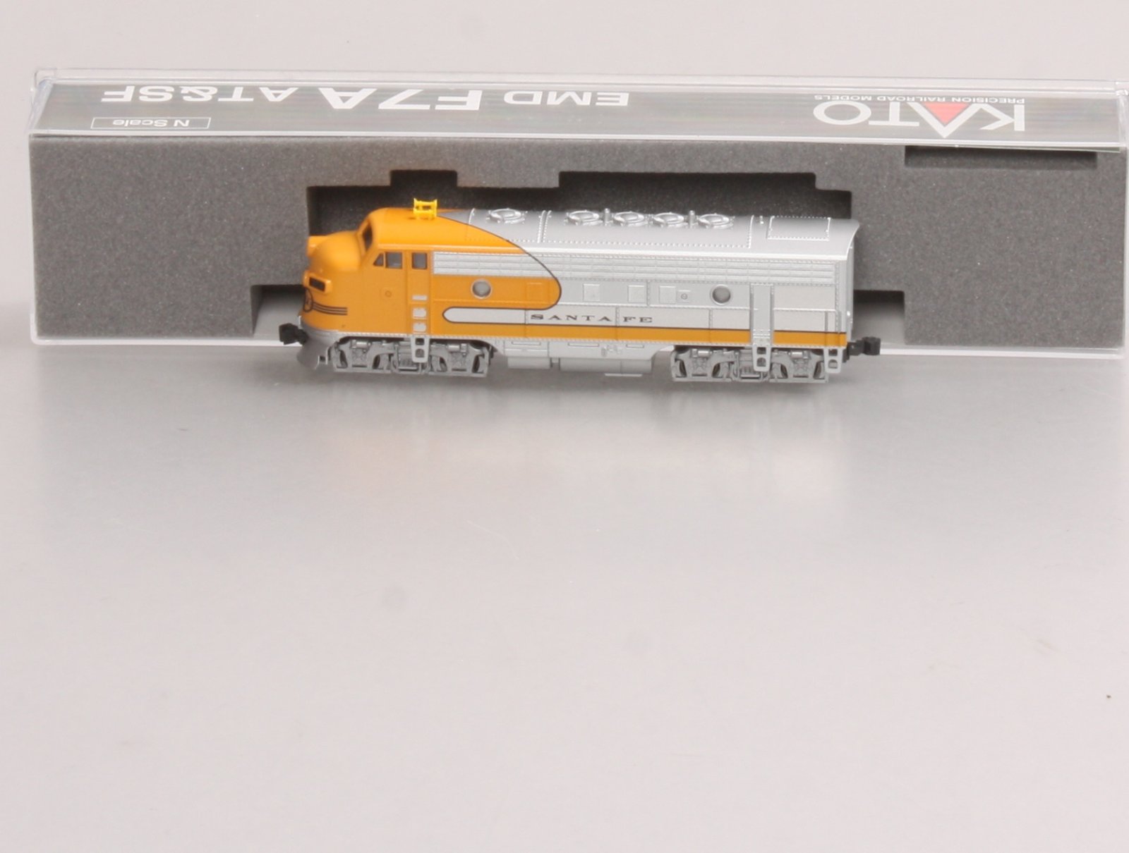 Kato 176-2125 N Scale AT&SF F7A 'Yellow Bonnet' Diesel Locomotive #304