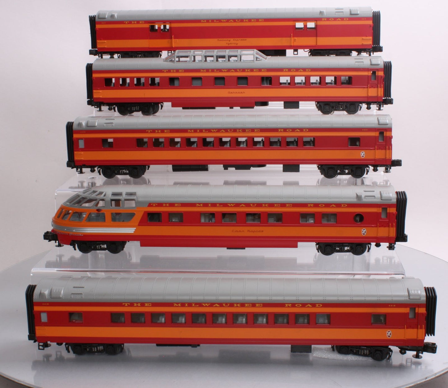 MTH 20-65173 O Milwaukee Road 70' Streamlined Passenger Car Set (Set of 5)