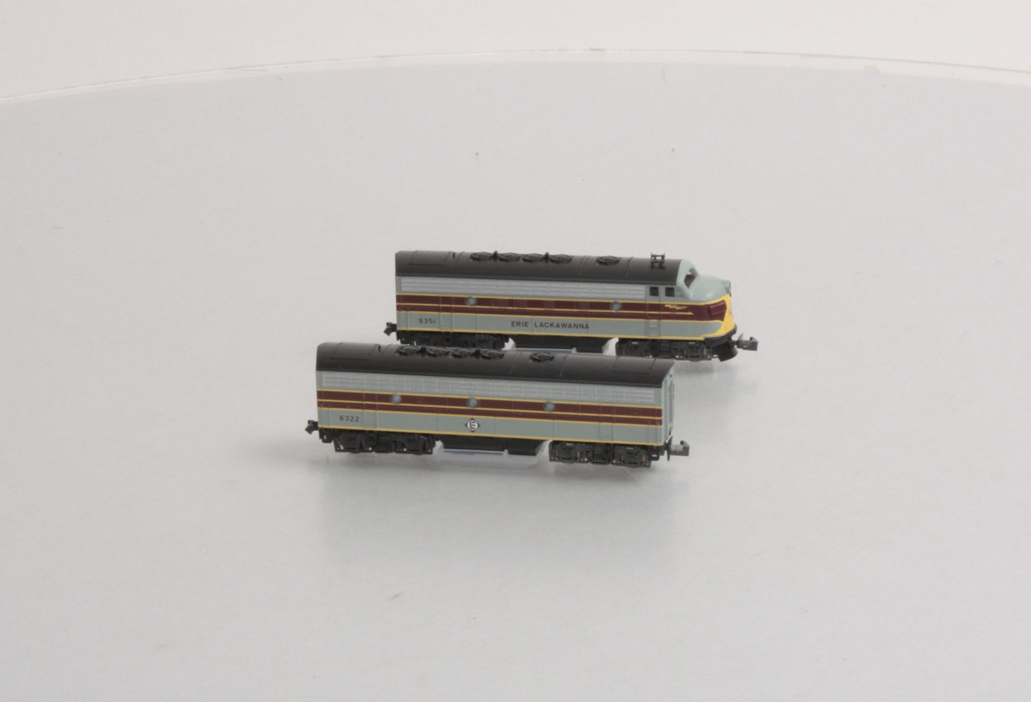 Kato 106-0401 N Scale Erie Lackawanna F7 AB Diesel Set