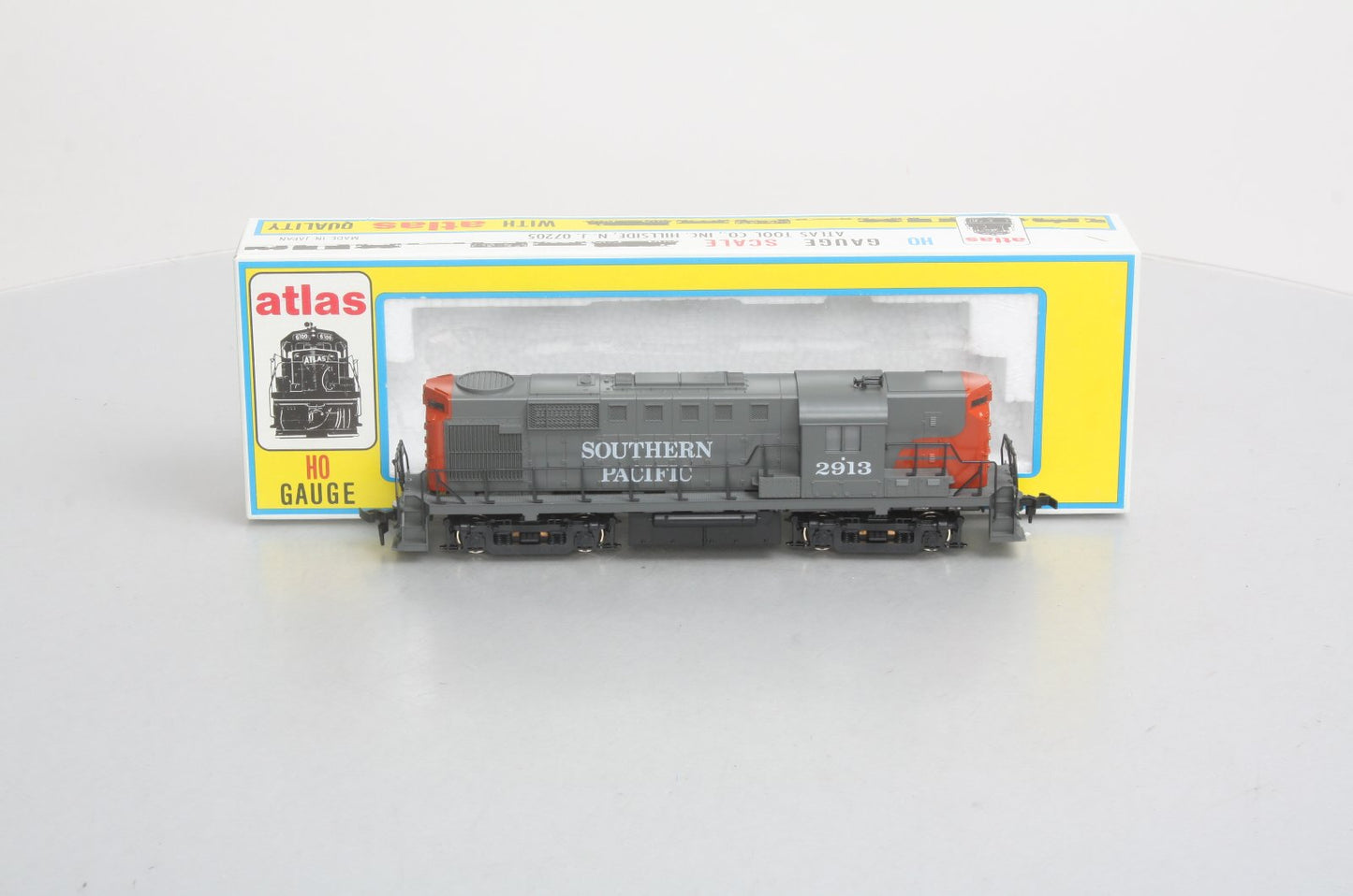 Atlas 7093 HO Scale Southern Pacific RS-11 Diesel Engine #2913 W/DC