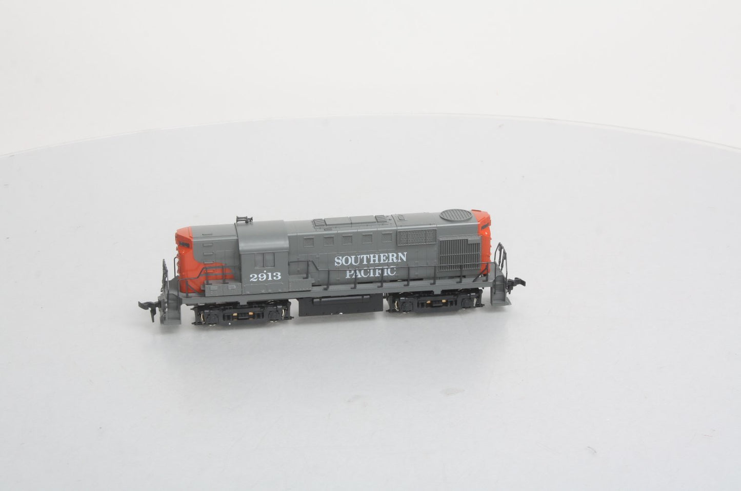 Atlas 7093 HO Scale Southern Pacific RS-11 Diesel Engine #2913 W/DC