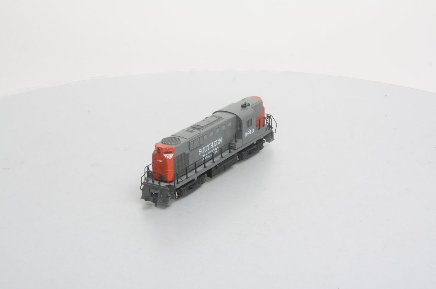 Atlas 7093 HO Scale Southern Pacific RS-11 Diesel Engine #2913 W/DC