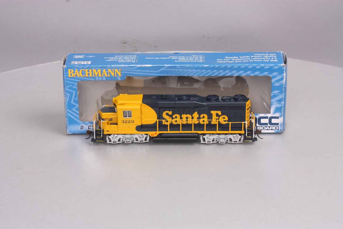 Bachmann 60814 HO GP30 SF #3229