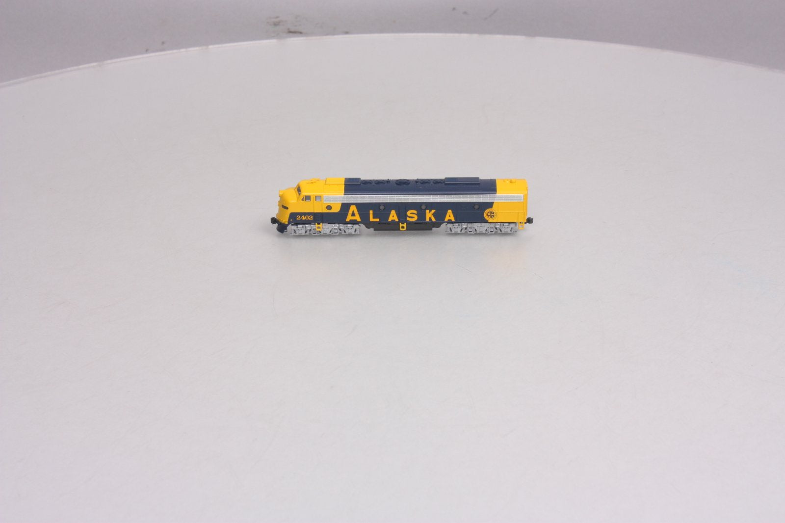 Kato 176-5321 N Scale Alaska Railroad EMD E8A Diesel Locomotive #2402 –  Trainz