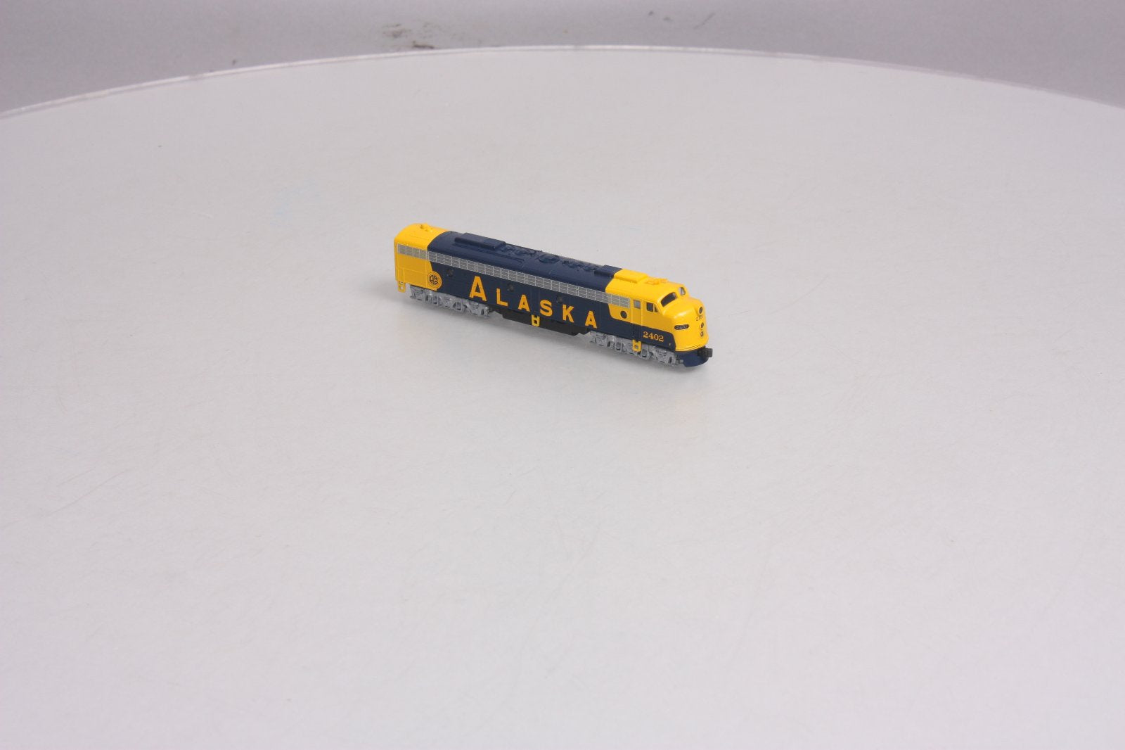 Kato 176-5321 N Scale Alaska Railroad EMD E8A Diesel Locomotive #2402 –  Trainz