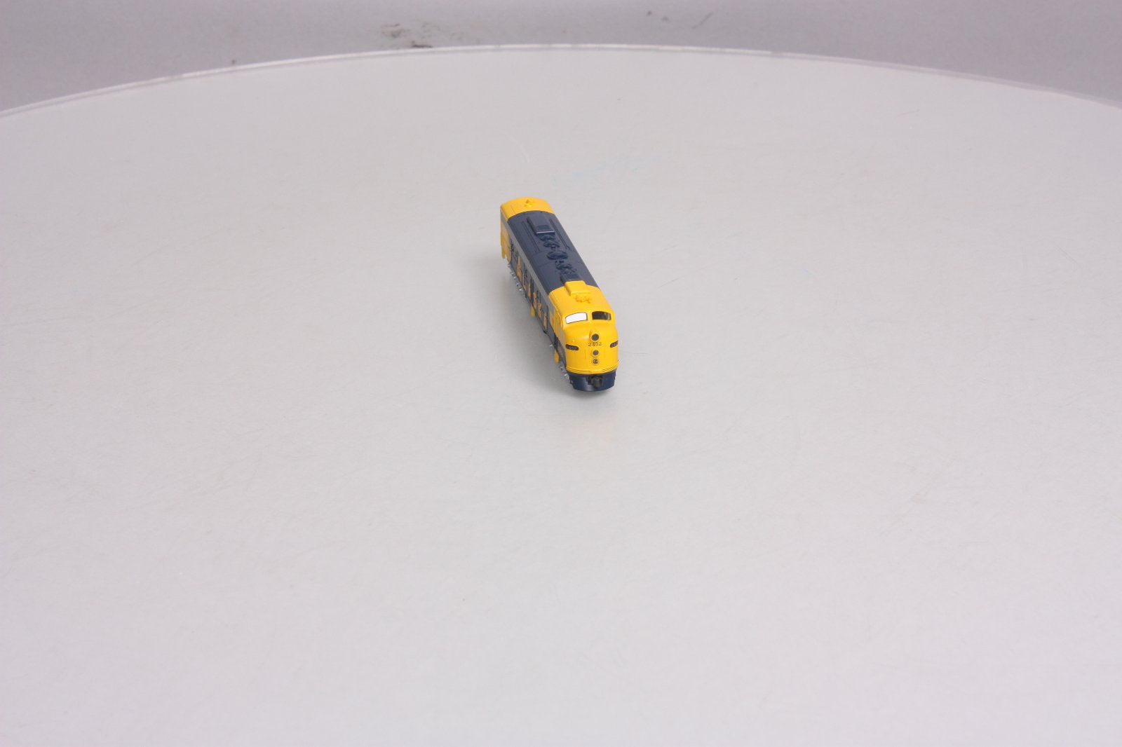 Kato 176-5321 N Scale Alaska Railroad EMD E8A Diesel Locomotive #2402 –  Trainz