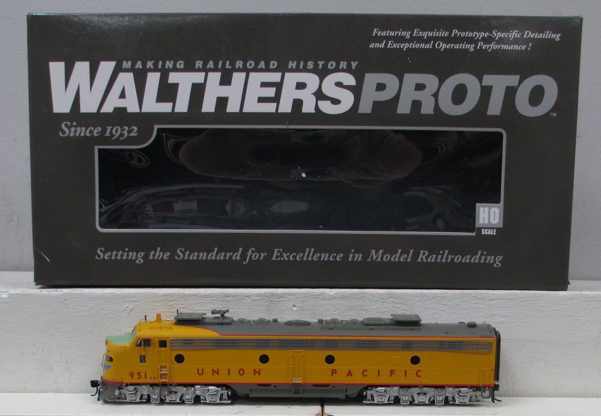 Walthers 920-48385 HO Scale Powered EMD E9AM STD UP #951